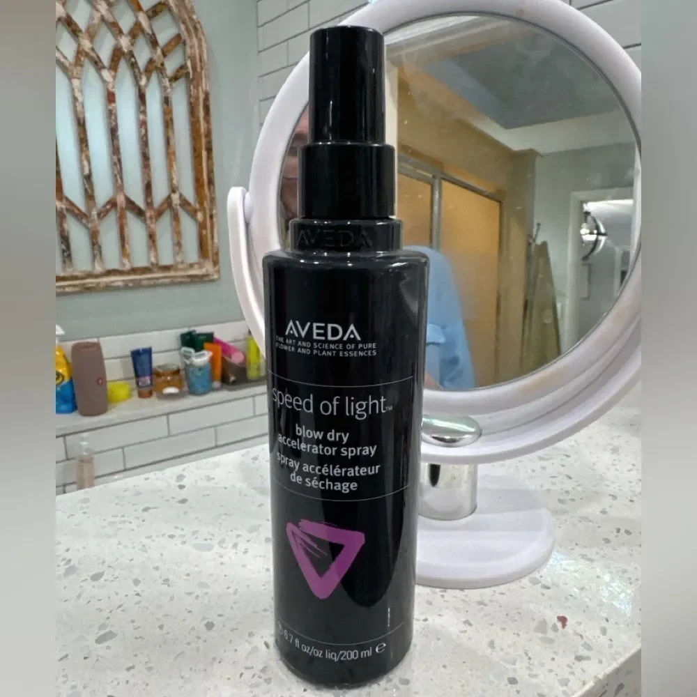 Aveda Speed of Light Blow Dry Spray - Black and Purple